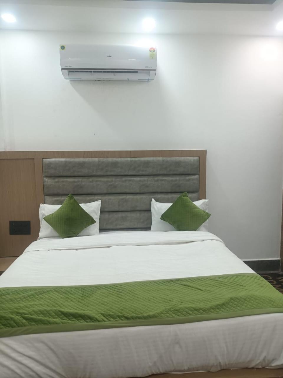 Hotel Whitehouse Ac Family Room Agra  Eksteriør bilde