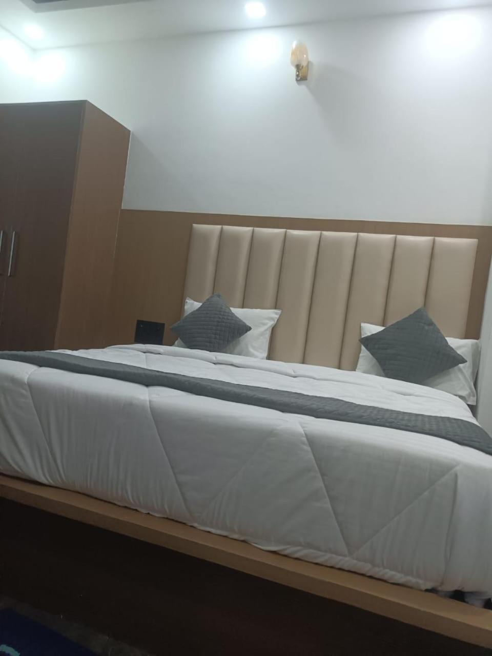 Hotel Whitehouse Ac Family Room Agra  Eksteriør bilde
